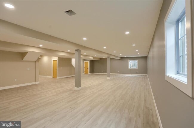 Building Photo - 51 Franklin Dr