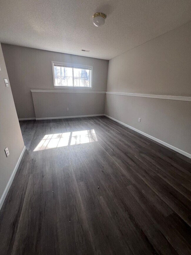 Building Photo - 2200-2202-2202 E Parks Edge Pl