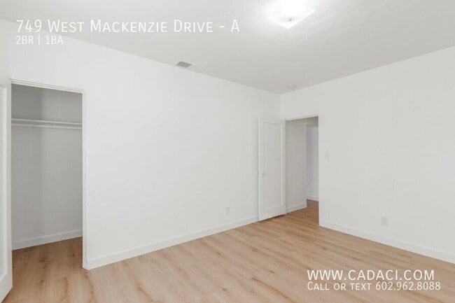 Building Photo - 749 W MacKenzie Dr