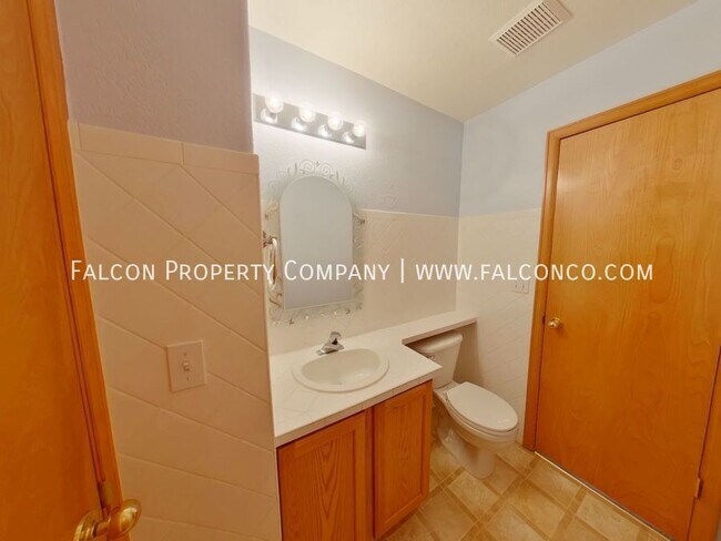 Building Photo - 4883 Jedediah Smith Rd