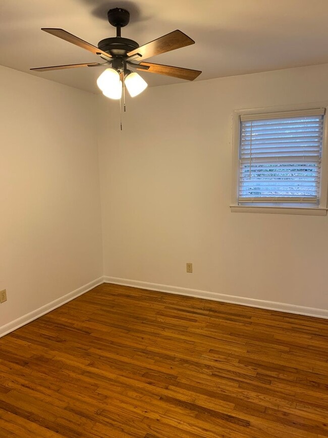 Building Photo - Renovated 2/1 on Cone Street