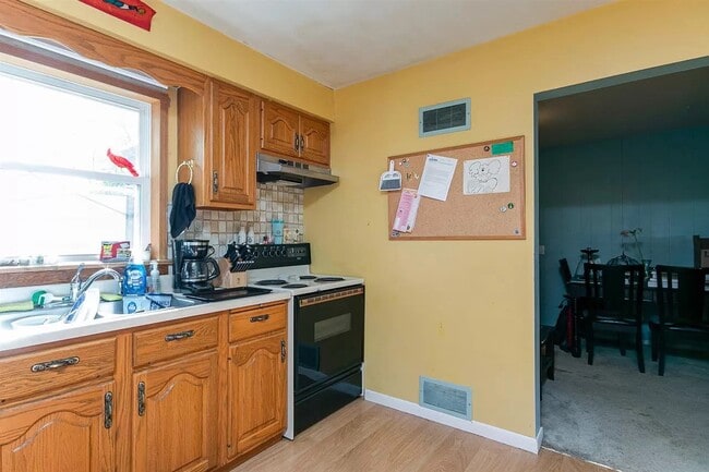 Building Photo - 1944 Hunting Ave