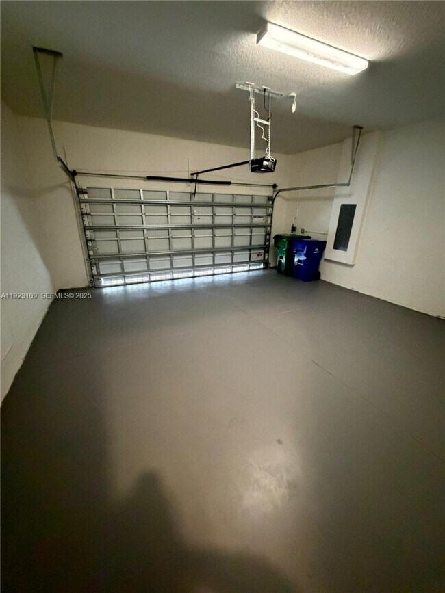 Building Photo - 4398 SW 173rd Ave