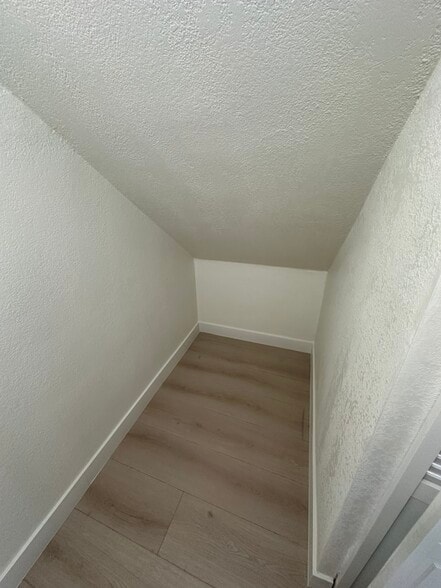 Building Photo - 217 Sinclair Ave