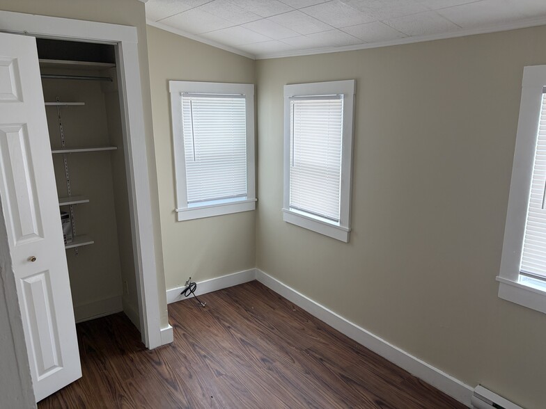 Building Photo - 53 N Spring St