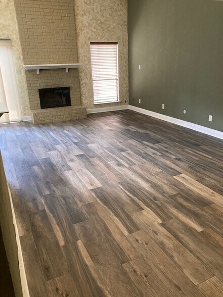 Building Photo - 7450 Holly Hill Dr