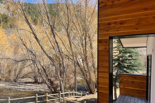 Building Photo - 265 Crabtree Ln