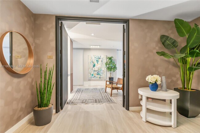 Building Photo - 18975 Collins Ave