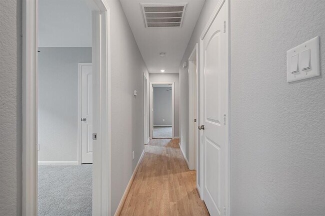Building Photo - 17038 Marie Vlg Dr