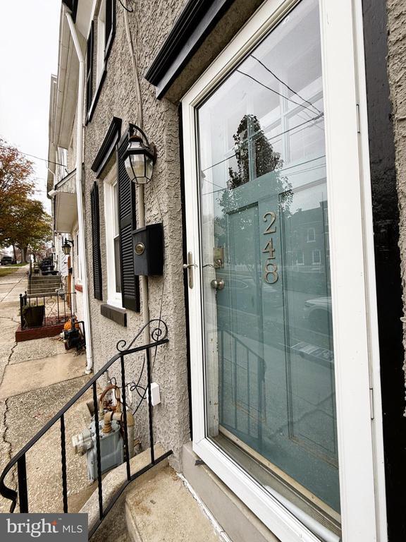 Building Photo - 248 E 6th Ave