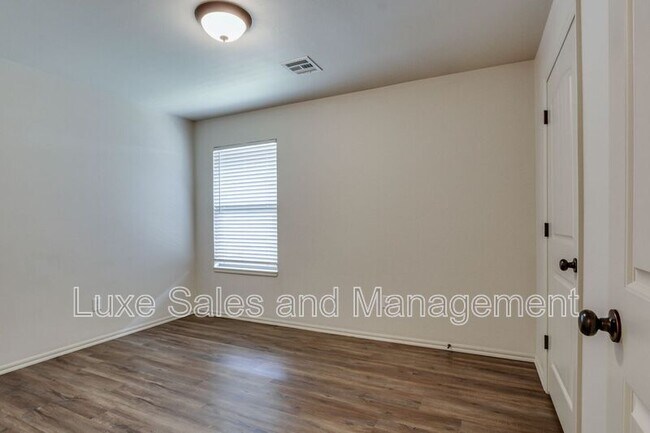 Building Photo - 437 Chalk Hill Ct
