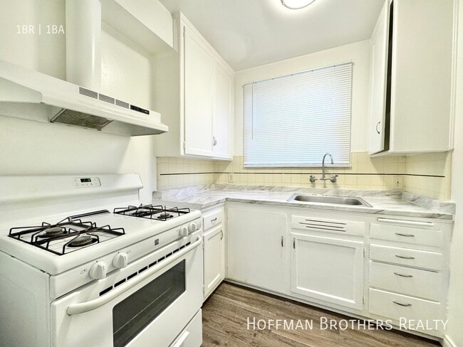 Building Photo - 131 Normandie Ave