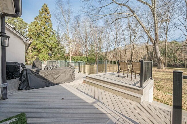 Building Photo - 4562 Columns Dr SE