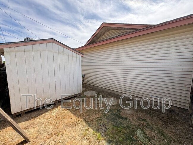 Building Photo - 1646 S Dollner St