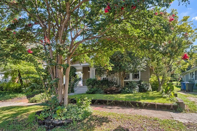 Building Photo - Adorable bungalow in Cottontown!