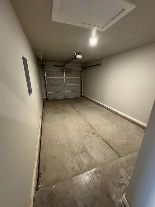 Building Photo - 88 Maverick Dr