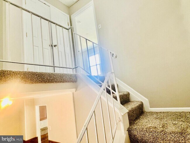 Building Photo - 4704 S Park Ct