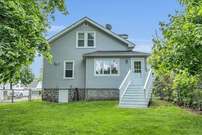 Building Photo - 36 Rowena St