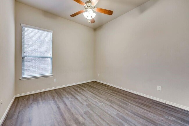 Building Photo - 932 Lake Cypress Ln