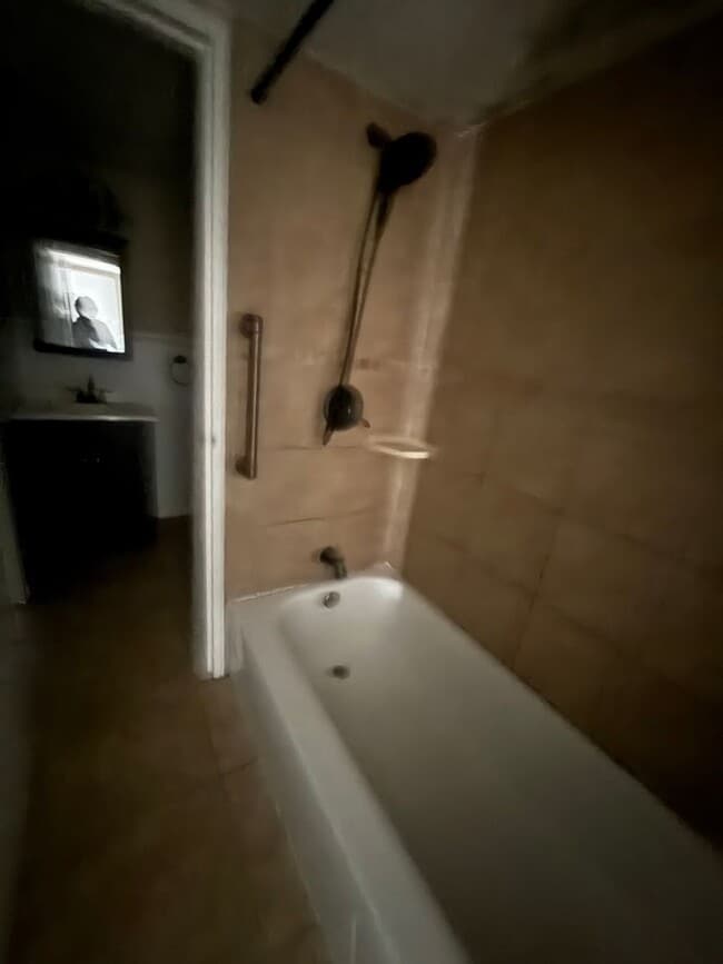 Building Photo - 2 Bedroom, 1.5 Bath, Pet Friendly Gas Heat Outside porch