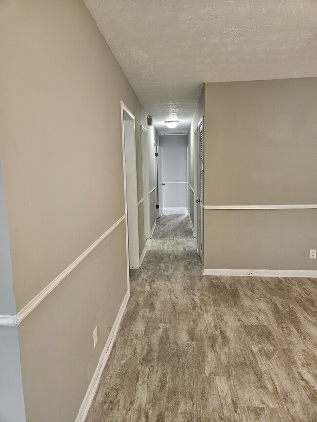 Building Photo - 640 Aubrey Dr