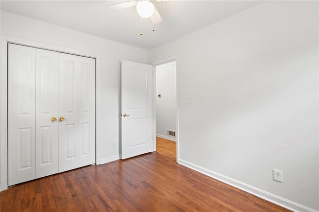 Building Photo - 2630 Warwick Cir NE