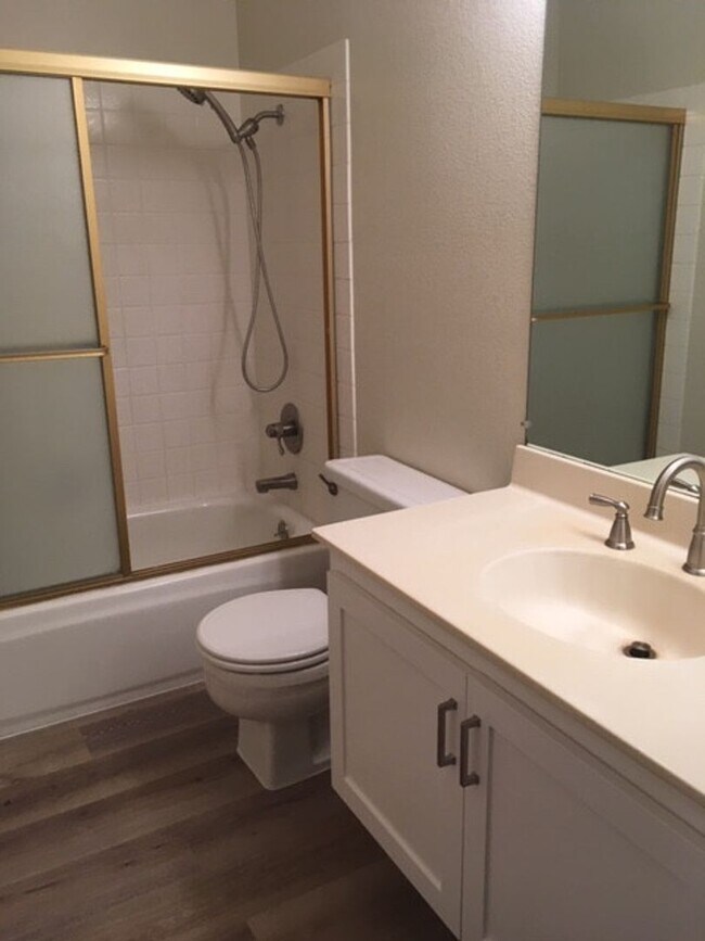 Building Photo - LOS GATOS  - Town House with designer upda...