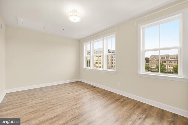 Building Photo - 4707 Van Buren St
