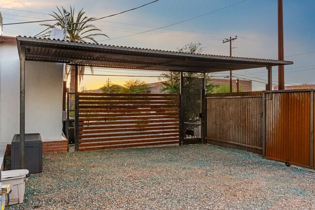 Building Photo - 1314 S 8th Ave