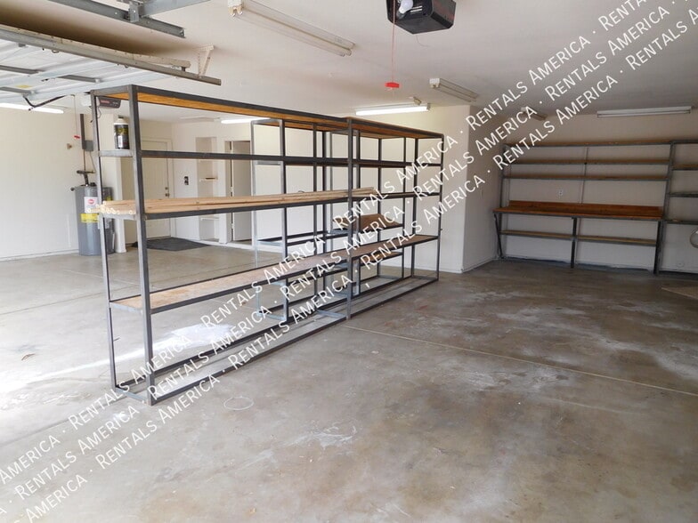 Building Photo - 5747 N 105th Ln