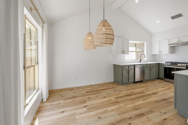 Building Photo - 1205 Rambling Trail