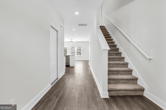 Building Photo - 408 S Zetterower Ave