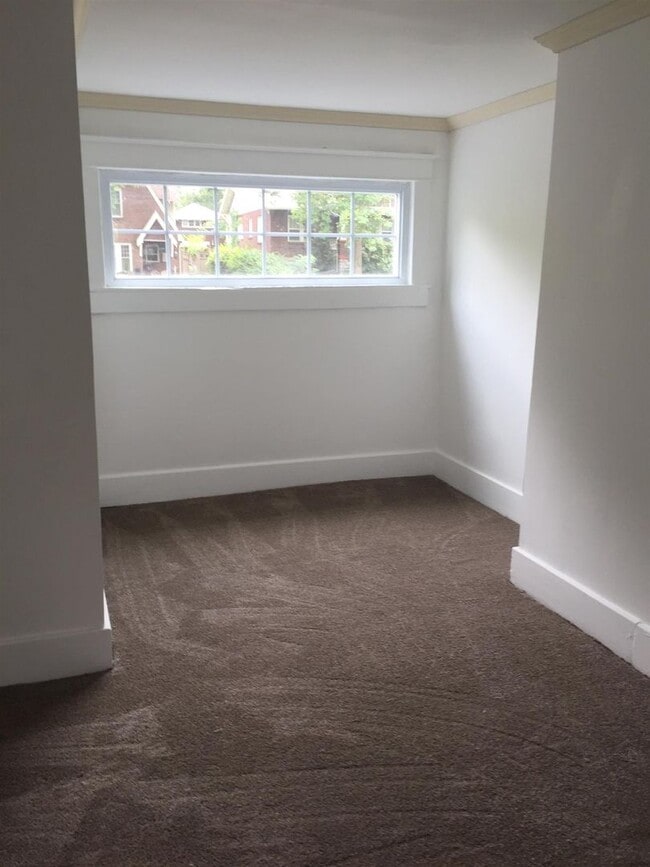 Building Photo - Studio Apt. for lease in the Belmont/Hills...