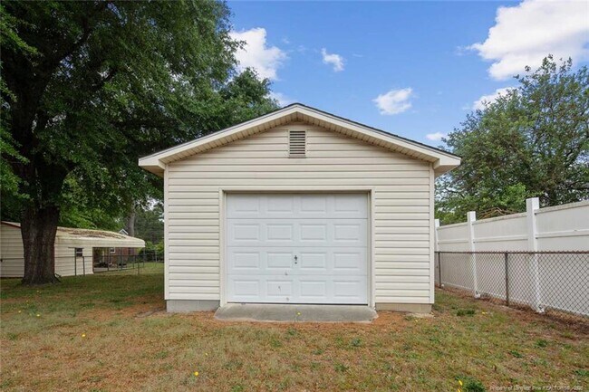 Building Photo - 508 Waterbury Dr