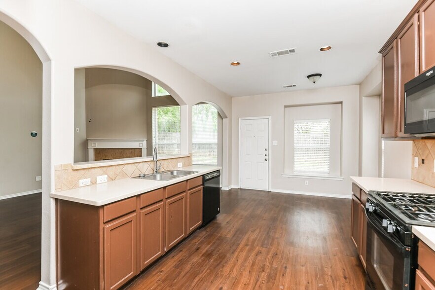 Building Photo - 5824 Fathom Dr