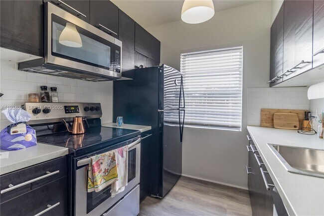 Building Photo - 1051 Michigan Ave