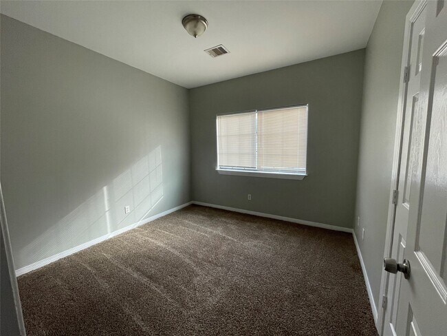 Building Photo - 3118 Barberry Dr