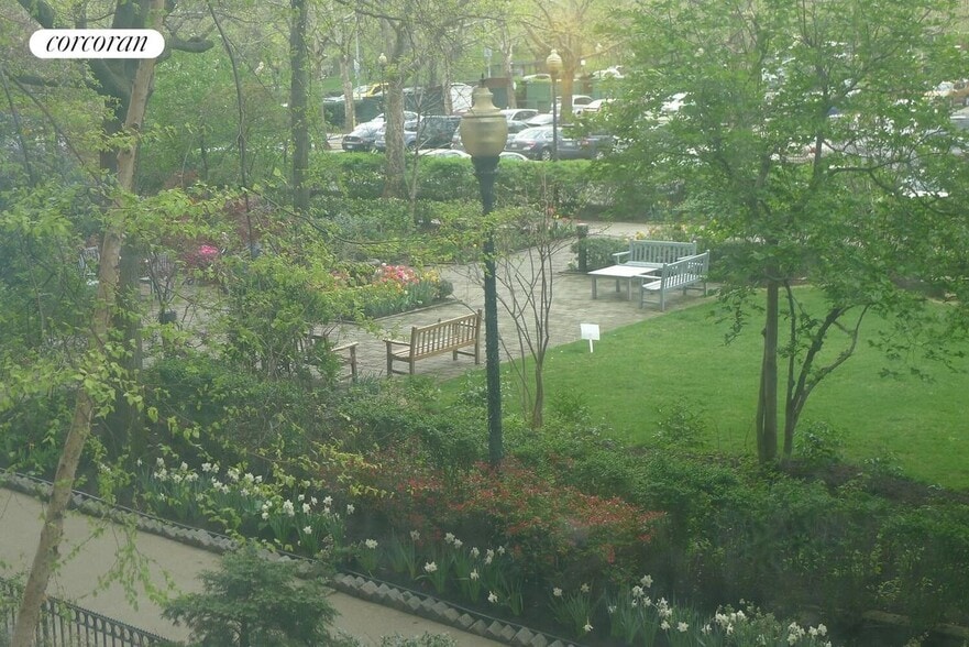 Building Photo - 400 Central Prk W
