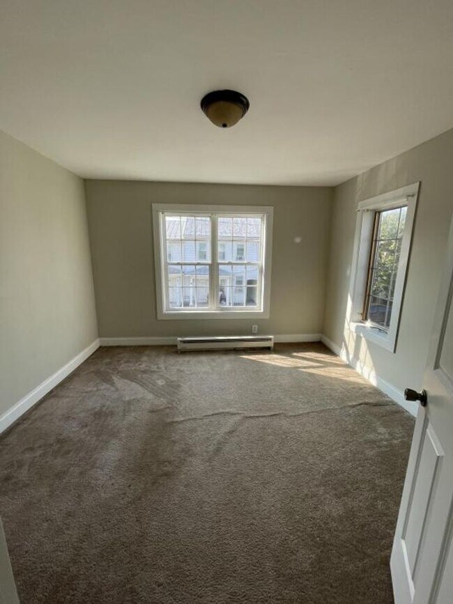 Building Photo - NOW AVAILABLE! 3 Bed, 2 Bath Victorian Home in Newport, PA!