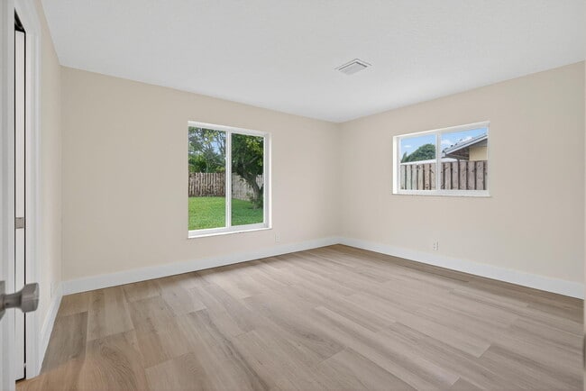 Building Photo - 8776 SE Sandy Ln
