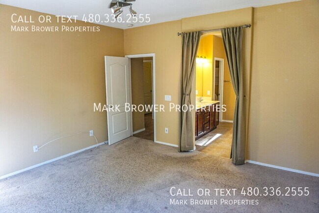 Building Photo - 1362 W Roadrunner Dr