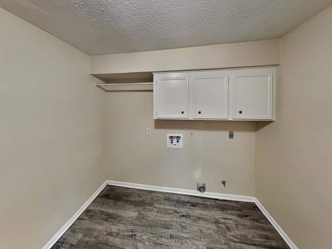 Building Photo - 5702 Kiowa Timbers Dr