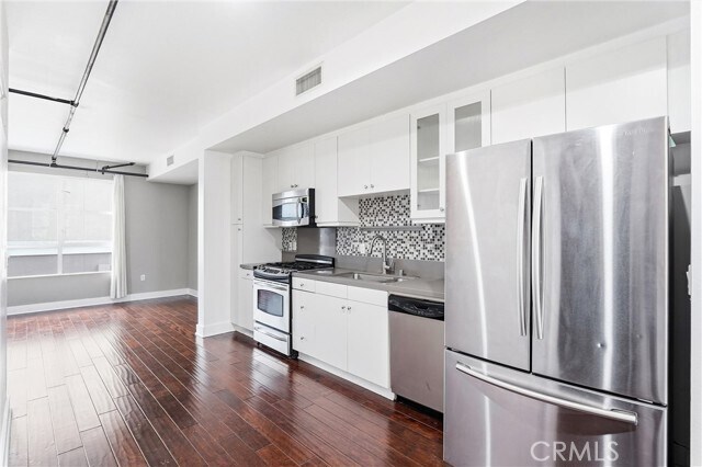 Building Photo - 911 E Santa Ana Blvd