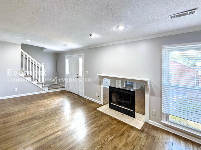 Building Photo - 713 Carr Ave