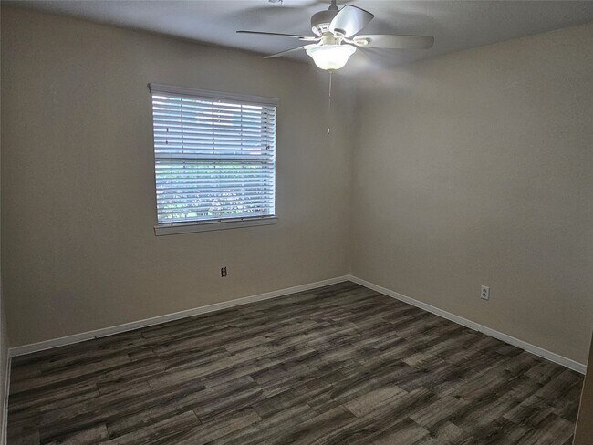 Building Photo - 1113 E Amherst Ln