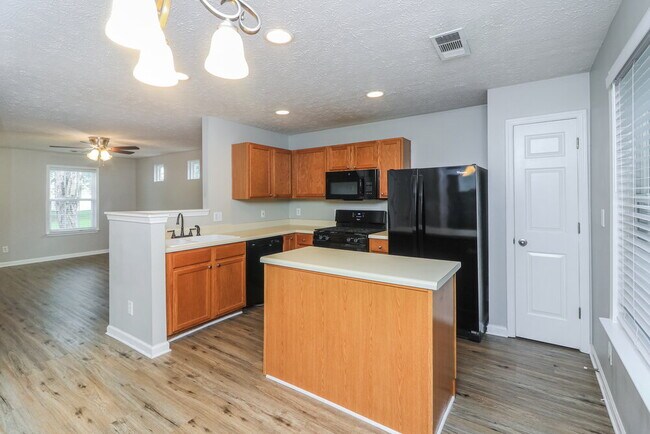 Building Photo - 632 Spanish Oak Dr