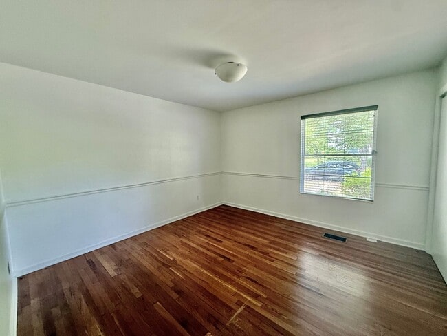 Building Photo - 2 Bedroom / 1 Bath in Decatur’s Historic District – Available Now!