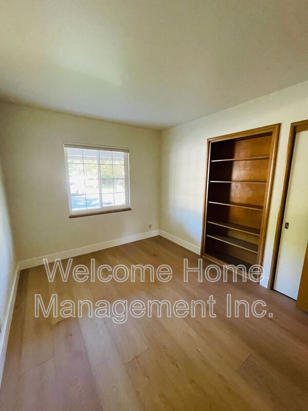 Building Photo - 3945 Euclid Ave