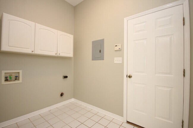 Building Photo - Spacious 4-Bedroom Cantonment Home with Sc...