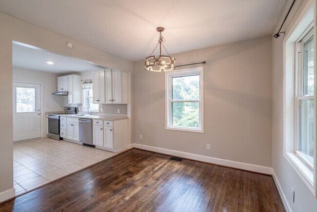 Building Photo - Charming Renovated 2BR Home in Revolution Park – Minutes from Uptown Charlotte!